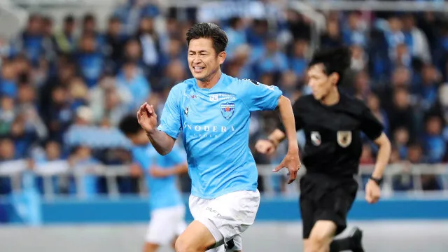 Aos 59 anos, Kazuyoshi Miura bate recorde ao marcar dois gols no Japão aos-59-anos,-kazuyoshi-miura-bate-recorde-ao-marcar-dois-gols-no-japao