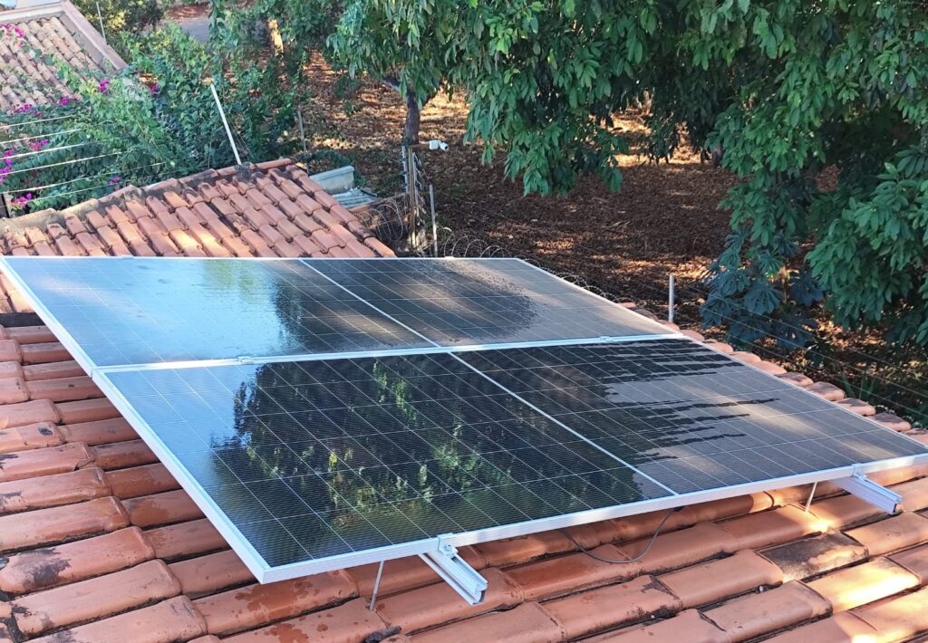 limpeza-de-placas-solares-exige-cuidados-para-evitar-acidentes;-veja-orientacoes
