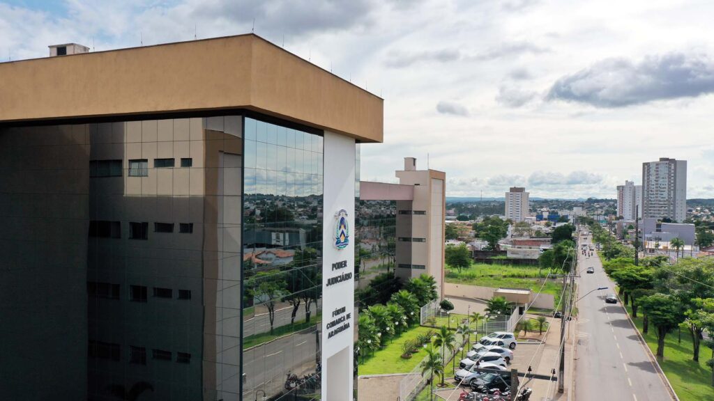 Justiça condena mulher a mais de 15 anos por assassinato de jovem em Araguaína justica-condena-mulher-a-mais-de-15-anos-por-assassinato-de-jovem-em-araguaina